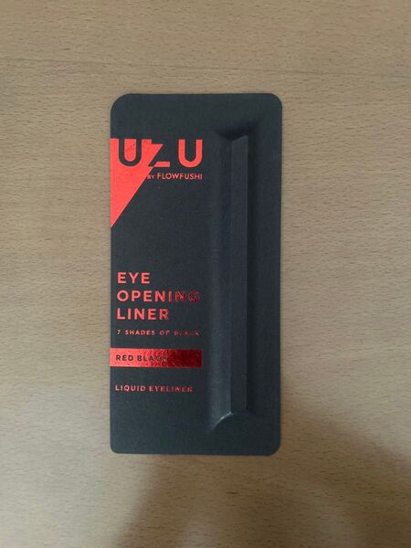 UZU EYE OPENING LINERのレッドブラック