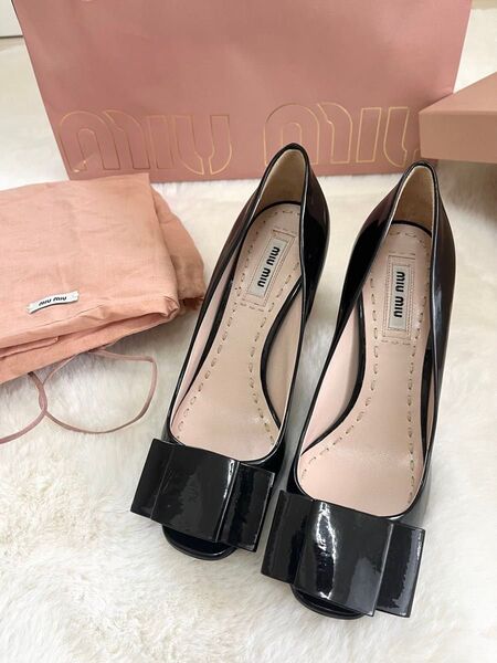 miumiu エナメル パンプス 36 黒
