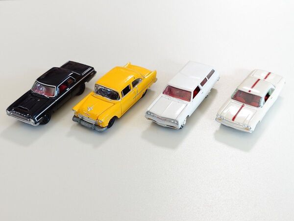 ジョニーライトニング JohnnyLightning 4台セット Chevy Corvair Sedan Wagon Dodge