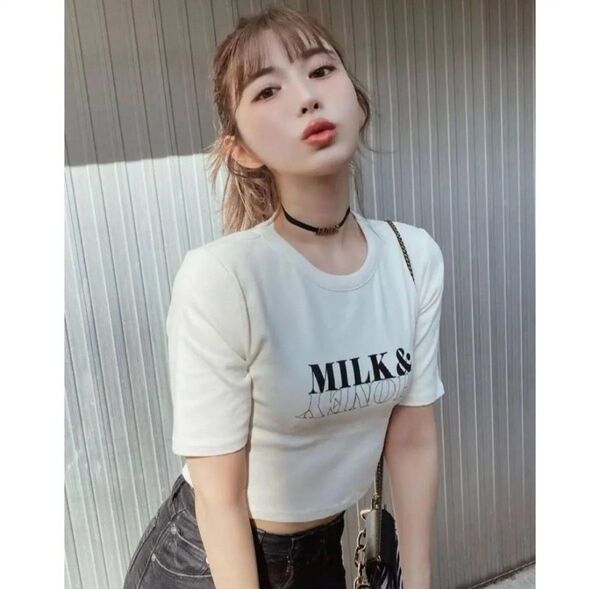 試着のみ新品 ダーリッチ Darich MILK&HONEY クロップドTシャツ アイボリー ショート丈 タイト 半袖 七分袖 白