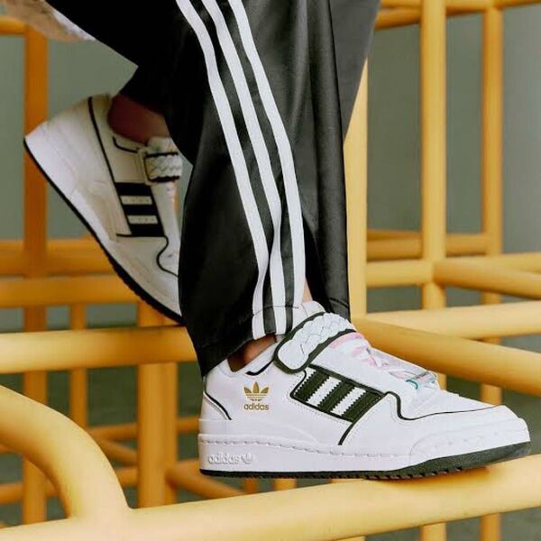 ADIDAS FORUM PLUS 'I LOVE DANCE' スニーカー