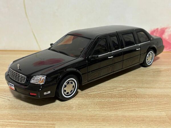 送料無料 1/24 キャデラック デビル リムジン ミニカー CADILLAC DEVILLE PRESIDENTIAL LIMO