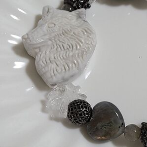 060 ハウライト10mm 狼 ブレスレット