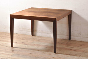 R-050777　イギリスヴィンテージ　チーク材　コンパクトなサイズが嬉しい、正方形のセンターテーブル(ローテーブル、サイドテーブル)