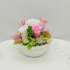 プリザーブドフラワー ピンク 白く丸い陶器 7.2.18