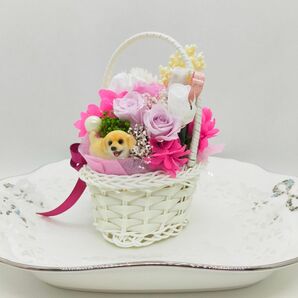 わんちゃん とピンクのバラとアジサイ かご アレンジ 7.2.24