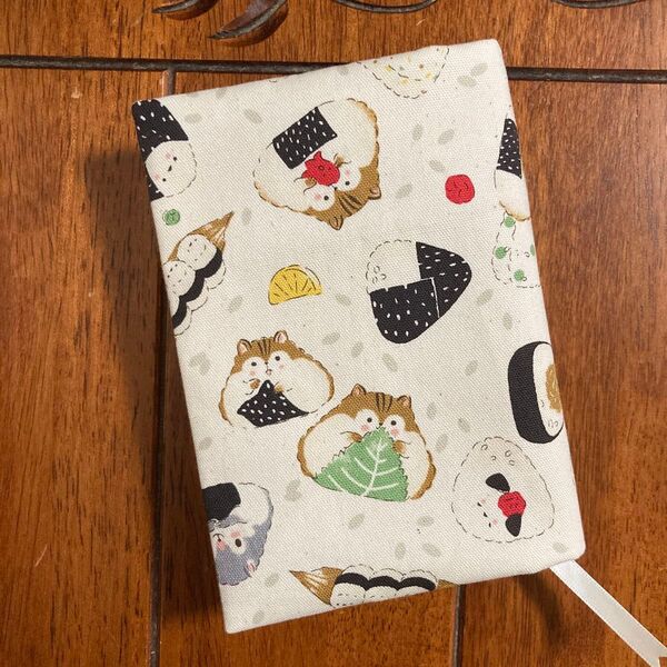 文庫本用 KOKKAおにぎリス おにぎり柄 りす&シマエナガ柄ブックカバー☆ハンドメイド