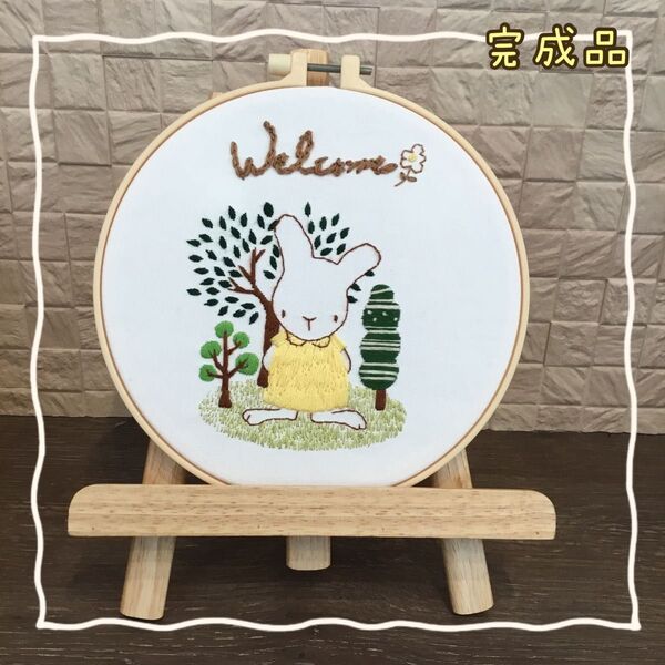 北欧風のうさぎさんのウェルカムボード フランス刺繍 刺繍ボード フレーム ハンドメイド インテリア 北欧 うさぎ