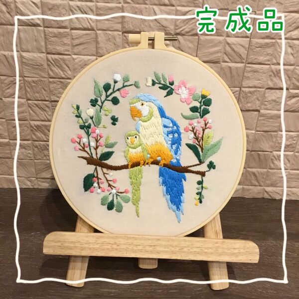 カラフルオウムの親子のフランス刺繍 刺繍ボード フレーム ハンドメイド インテリア 鳥 春 花 ハクセキレイ