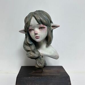 エルフの首像