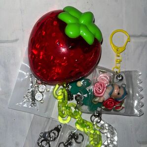 いちご小物入れ ハンドメイド、ぬい用パーツにも。キューピーソフビ 手芸用