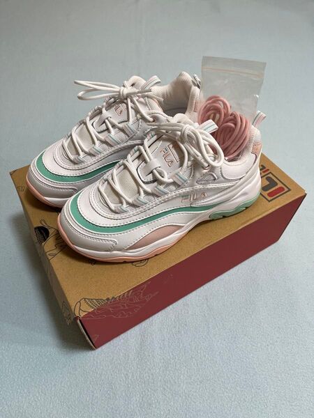 FILA FILA RAY フィラレイ スニーカー WHITE 23.5サイズ