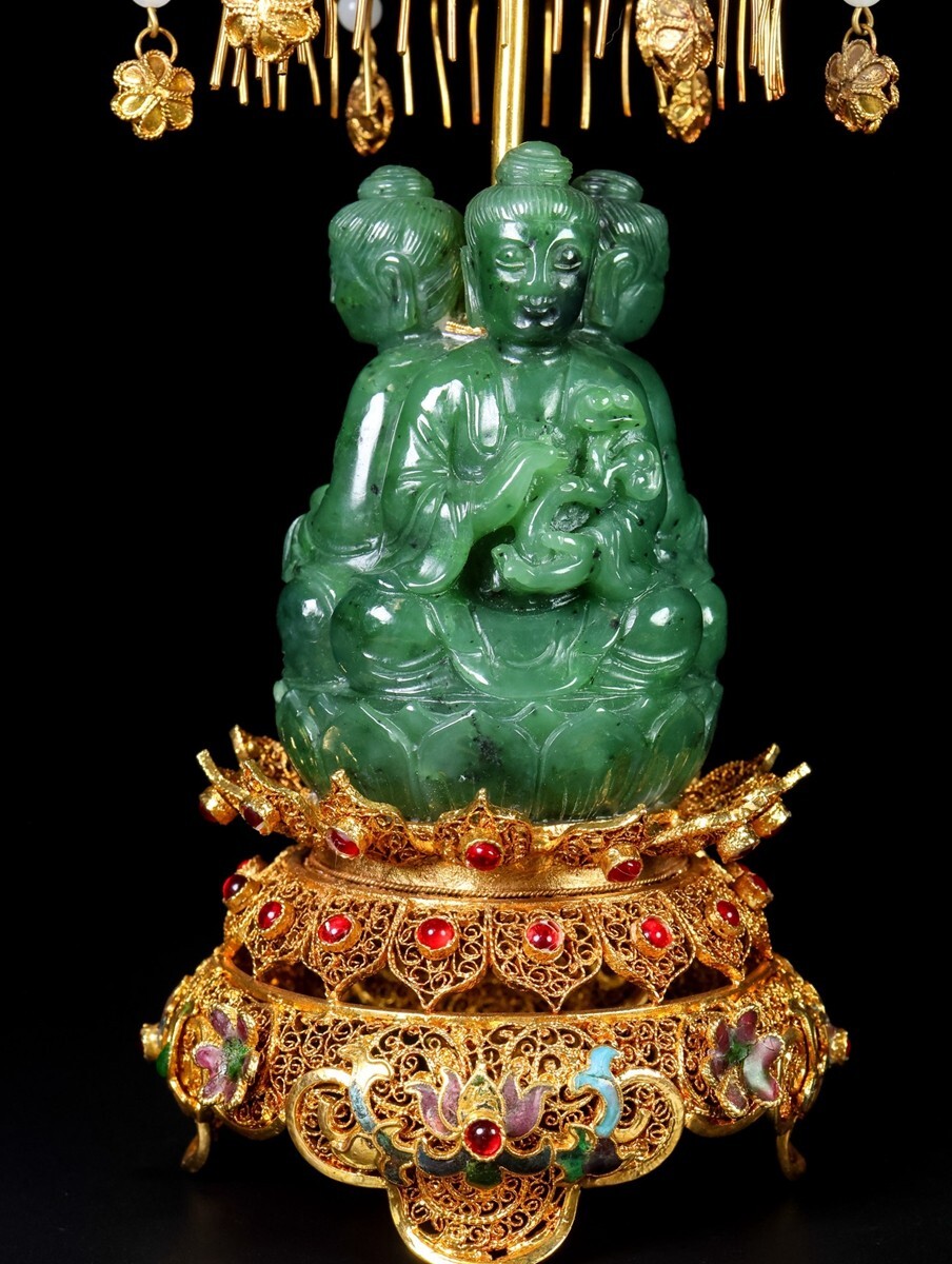 【瓏】和田玉 碧玉彫 花絲塗金 三面観音擺件 清代 乾隆御製 極細工 手彫り 置物擺件 中国古賞物 古美術 蔵出 【瓏】和田玉 碧玉彫 花絲塗金 三面観音擺件 清代 乾隆御製 極細工 手彫り 置物擺件 中国古賞物 古美術 蔵出