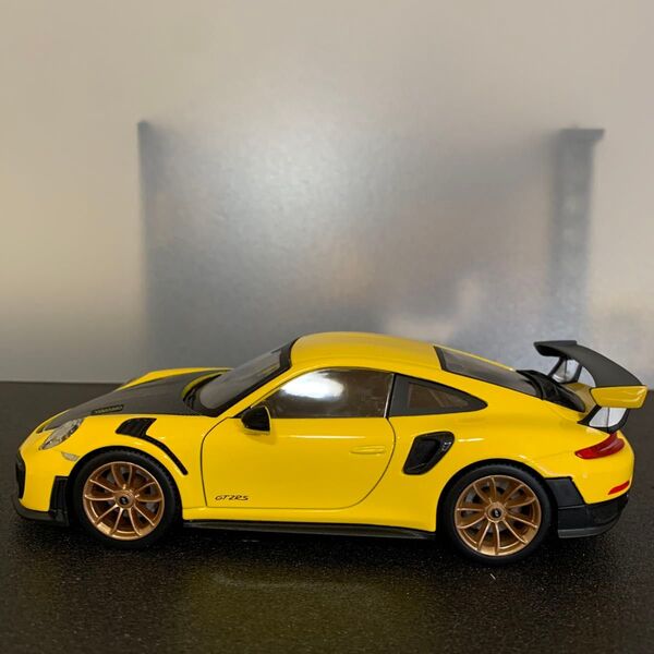 01 美品 ポルシェ911 GT2 RS 1/24スケール ダイキャストミニカー
