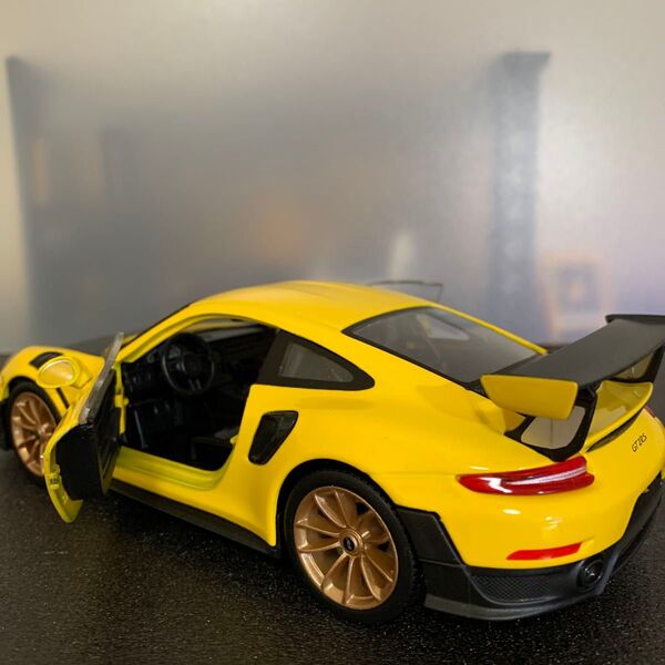 01 美品 ポルシェ911 GT2 RS 1/24スケール ダイキャストミニカー