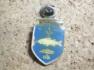 ピンバッジ　魚　フレア　百合の紋章