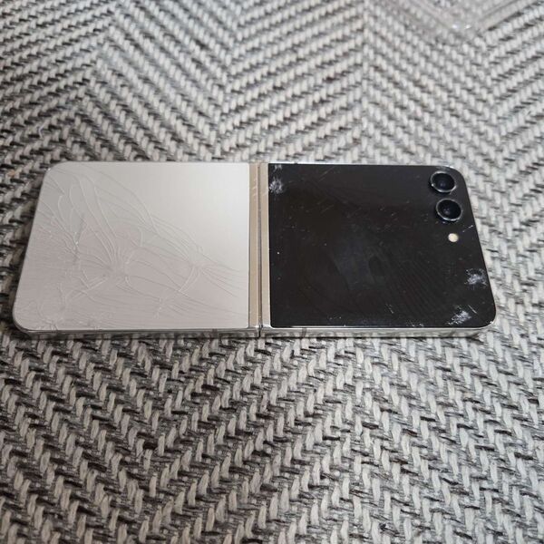 GalaxyZFlip5 ブラック