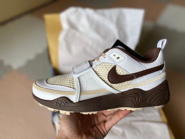 NIKE TRAVIS SCOTT × ZOOM FIELD JAXX