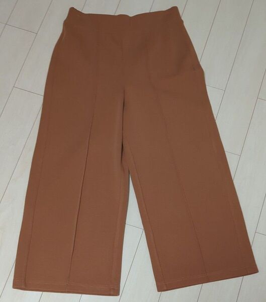 ドゥクラッセ センタープレス パンツ