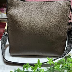 ショルダーバッグ 縦型 バッグ