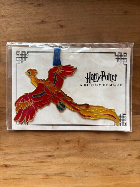 ハリーポッターと魔法の歴史展 不死鳥ステンドグラス風ブックマーカー