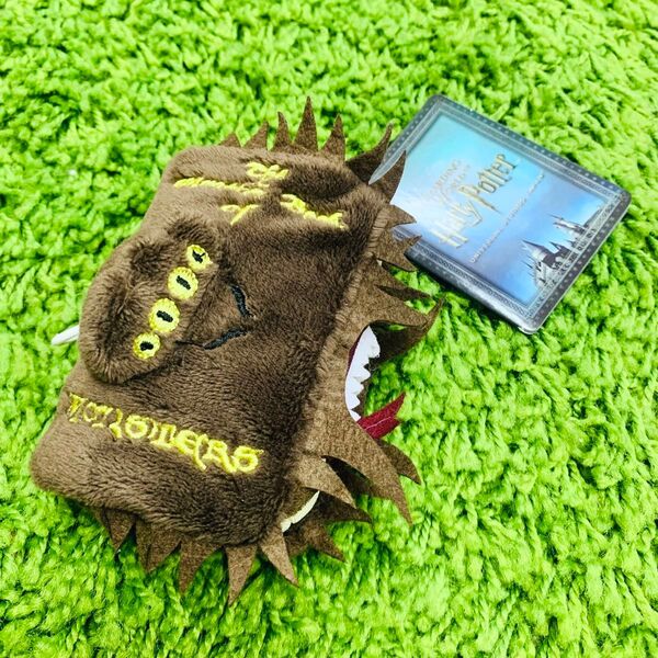 ユニバ USJ ハリーポッター 怪物の本 モンスターブック キーチェーン キーホルダー ぬいぐるみ