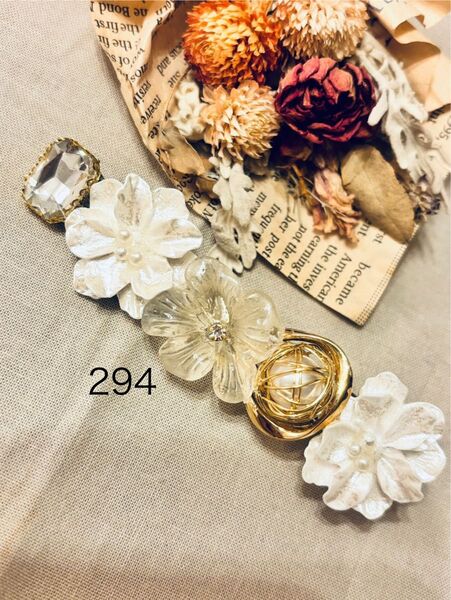 294ヘアクリップ ハンドメイド ヘアアクセサリー ホワイト パール フラワー キラキラ ストーン