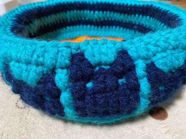 ネコ模様のバスケット ハンドメイド 毛糸 保護猫 キャットタワー キャットウォーク キャットハウス ねこ