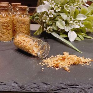 聖なる香木パロサント ちっちゃいボトル入り パロサントパウダー LieNCandle