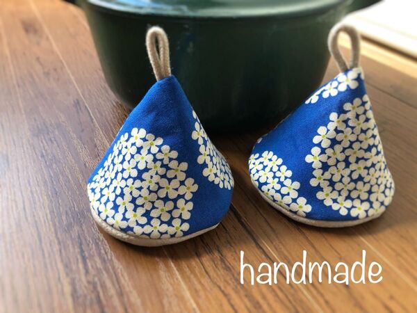 ☆ハンドメイド☆三角鍋つかみ☆サークルフラワーブルー