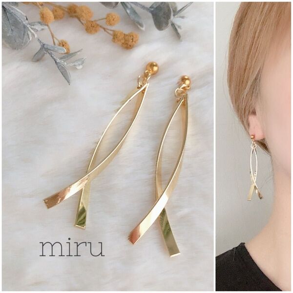 【人気】スティック ゴールド ゆらゆら シンプル イヤリング ピアス ハンドメイド