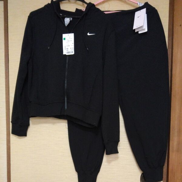 NIKE~ナイキ~ ウィズメンズ パーカー ランニングウェア 上下セット/セットアップ XLサイズ/ブラックカラー