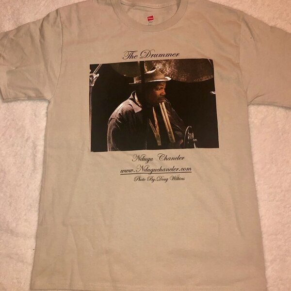 ★新品 Leon Ndugu Chancler レオン・チャンクラー T-shirts 公式 Tシャツ 会場限定 ライブ グッズ ジャズ JAZZ フュージョン ベージュ★
