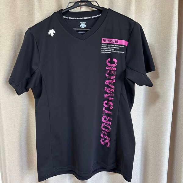 DESCENTE Tシャツ スポーツマジック 黒 ピンク ロゴ入り