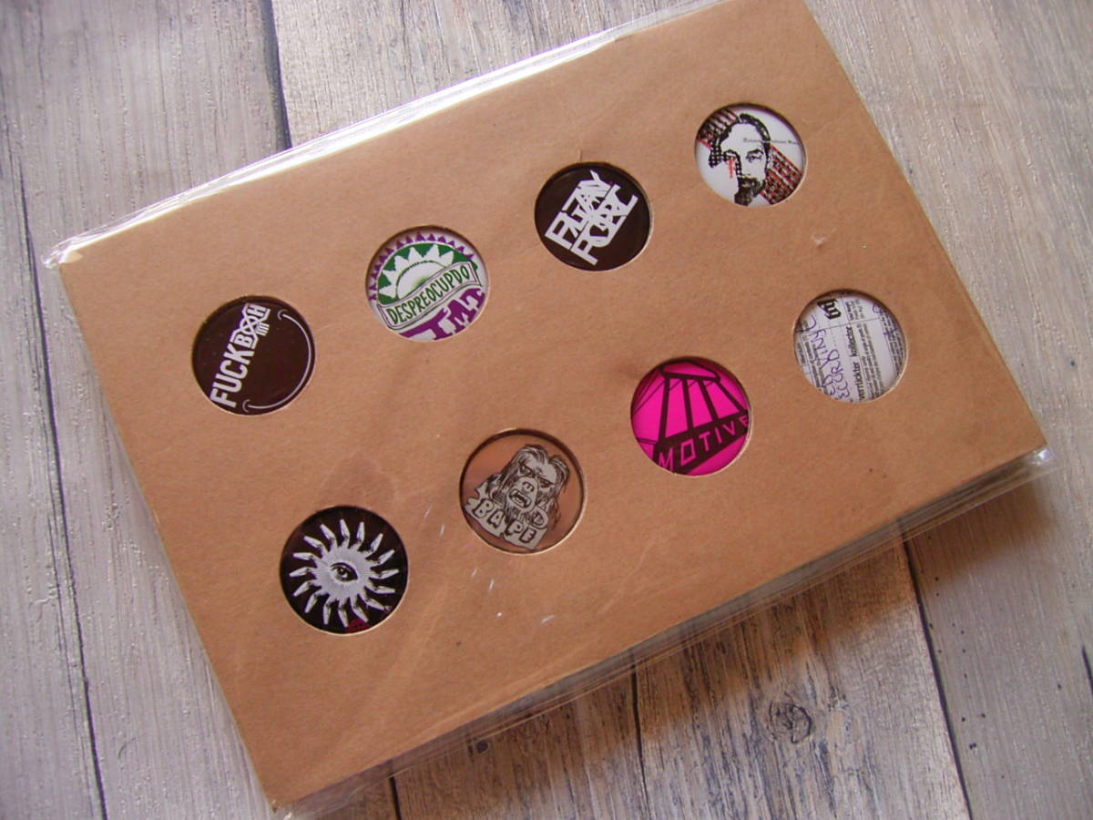 未開封　直径３ｃｍ缶バッチ　8個SET　①