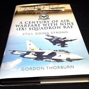 ＜洋書＞20世紀の 英国空軍 第9飛行隊『A Century of Air Warfare With NINE(IX) SQUADRON RAF』～RAF第9飛行隊の歴史