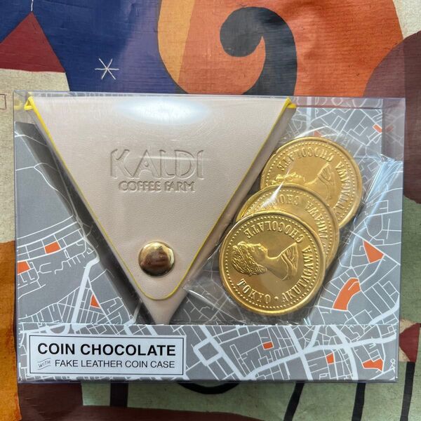 カルディ 三角 コインケース(チョコレート 入り) ベージュ 1点