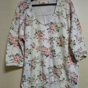 *pink adobe ワールド*美品!花柄カットソー プルオーバー M