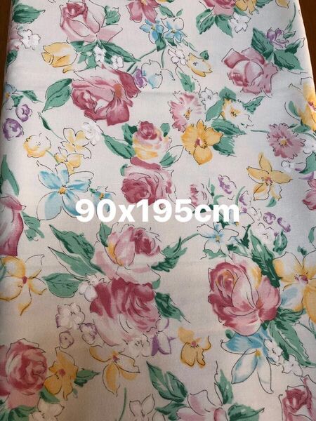 (週末限定価格)バラの花柄 90x 195cm カーテン、タペストリーなどに センターカットして暖簾にも可能