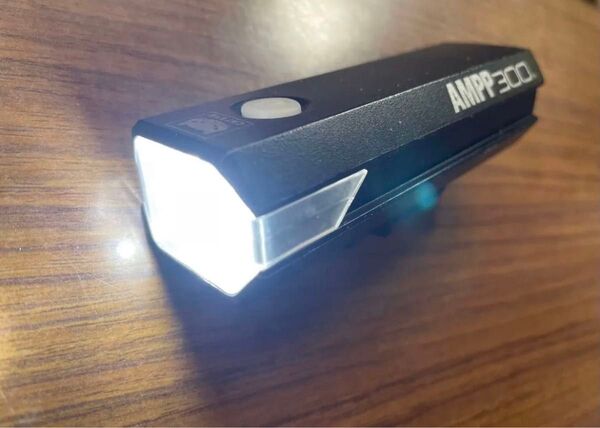 Cateye 300ルーメン 充電式ライト AMPP300