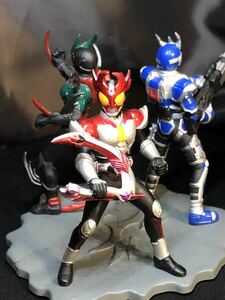 ガシャポン HGサイズ　仮面ライダークウガ&G3-X&エクシードギルス　3体セット！台座付き　ガチャガチャ　食玩　プライズ景品 DG