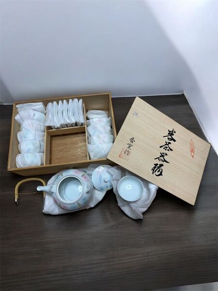 (値下げ中)高級 日本茶器セット 木箱 有田焼 香窯作 茶器揃 未使用