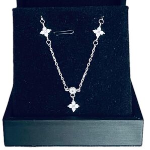 シルバーネックレス 花フラワー 四つ葉クローバー 大人シンプル チェーン 華奢 上品 高品質ジュエリー 好印象 アクセサリー 箱