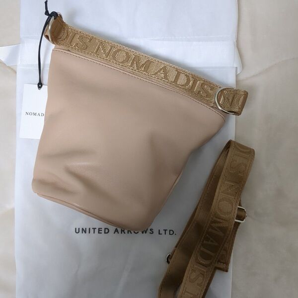 NOMADIS ショルダーバッグ