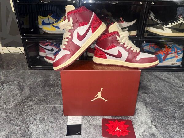 (美品)Nike Women's Air Jordan 1 Mid SE "Tiki Leaf"
