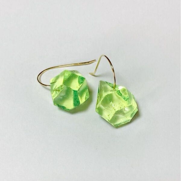 【Alouette】pierce 蛍光色(Green)