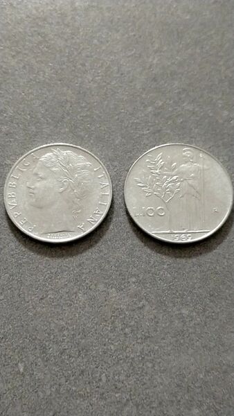外国旧硬貨 イタリア 100リラ 2枚 1968年 1969年 流通品 古銭