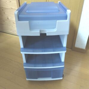ゲーム機等を複数収納するケース