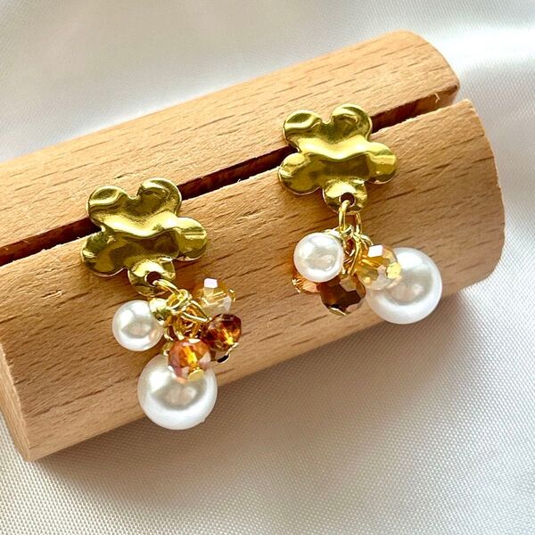 お花とパール ビーズのピアス