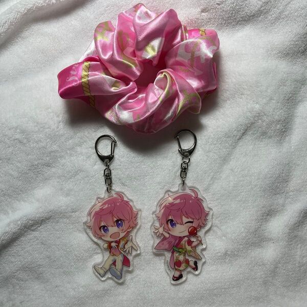 すとぷり さとみくん アクリルキーホルダー シュシュ